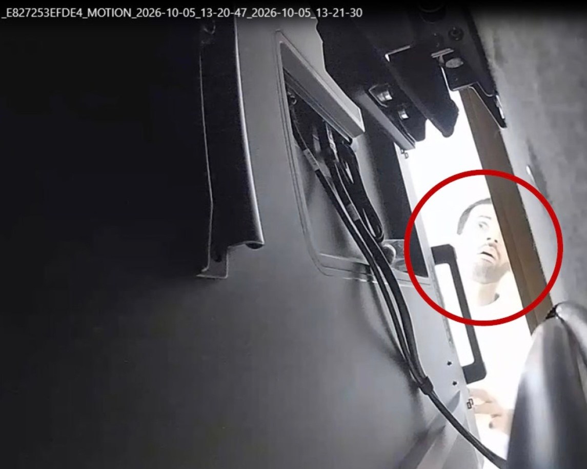 FBI bắt giữ nhân viên OpenAI với cáo buộc đặt thiết bị ghi âm giấu kín trong phòng họp