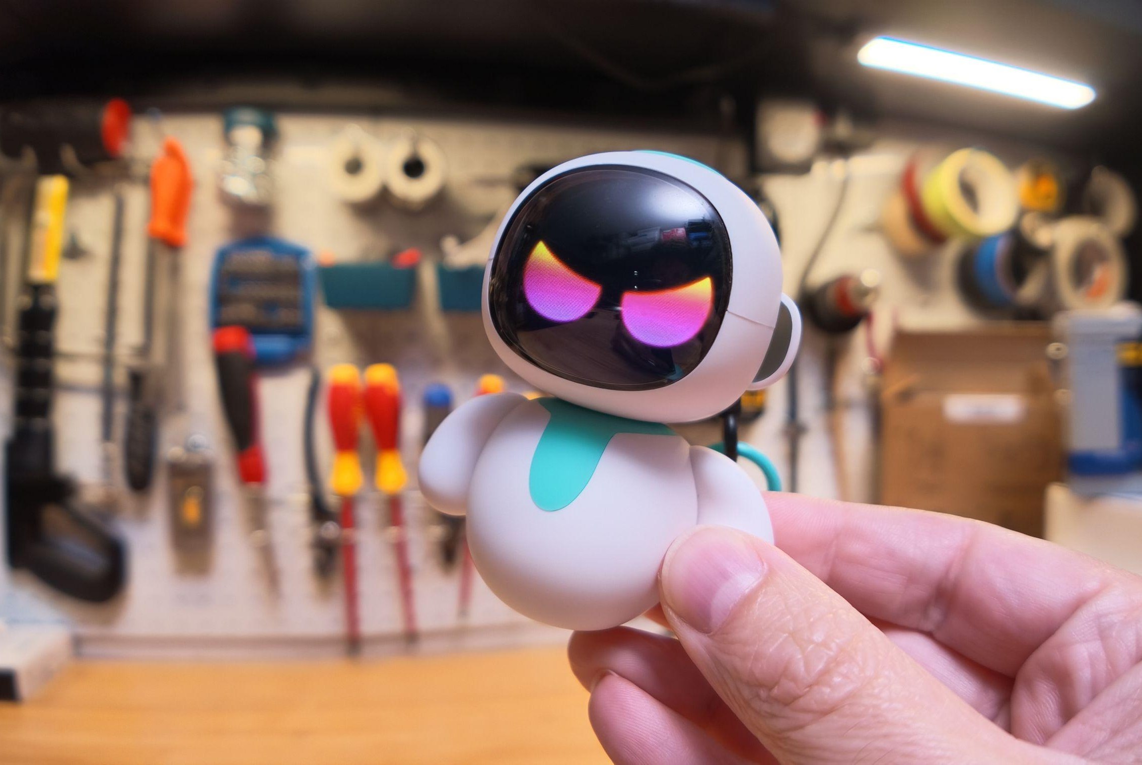 Robot Eiliko - món đồ chơi AI đeo trên balo gây lo ngại về bảo mật