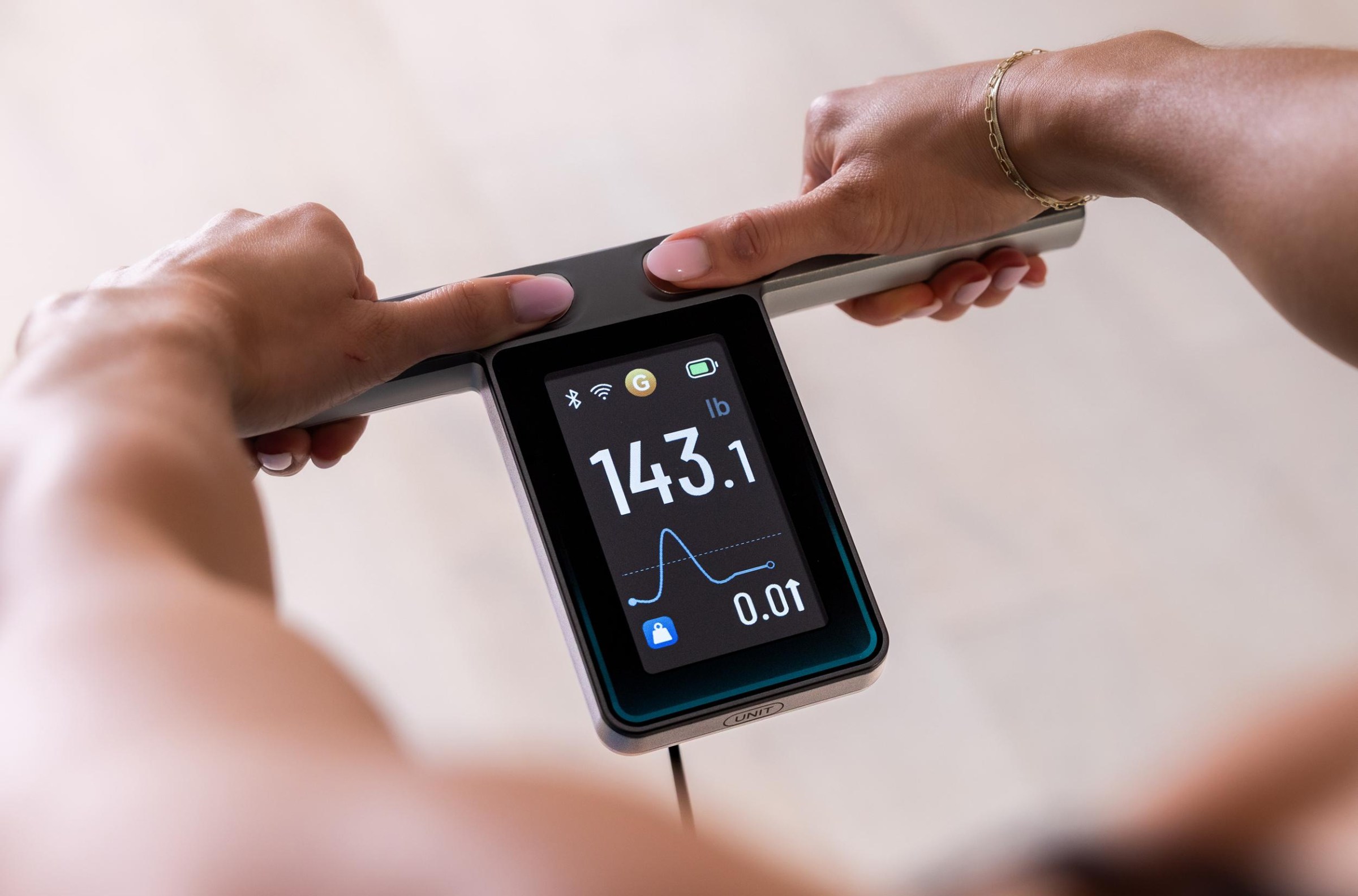 Cân thông minh Wyze Scale Ultra BodyScan Plus với màn hình trên tay cầm
