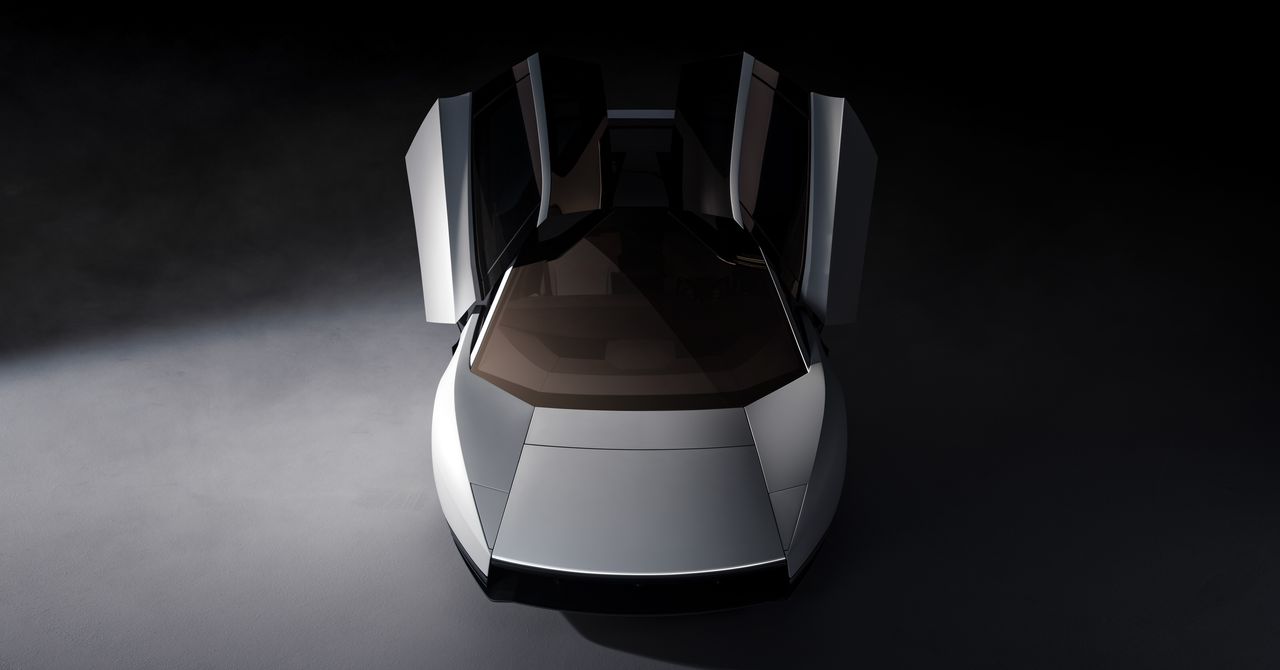 Bỏ 50.000 USD chỉ để giữ chỗ một chiếc Tesla Roadster: Niềm tin hay sự liều lĩnh?