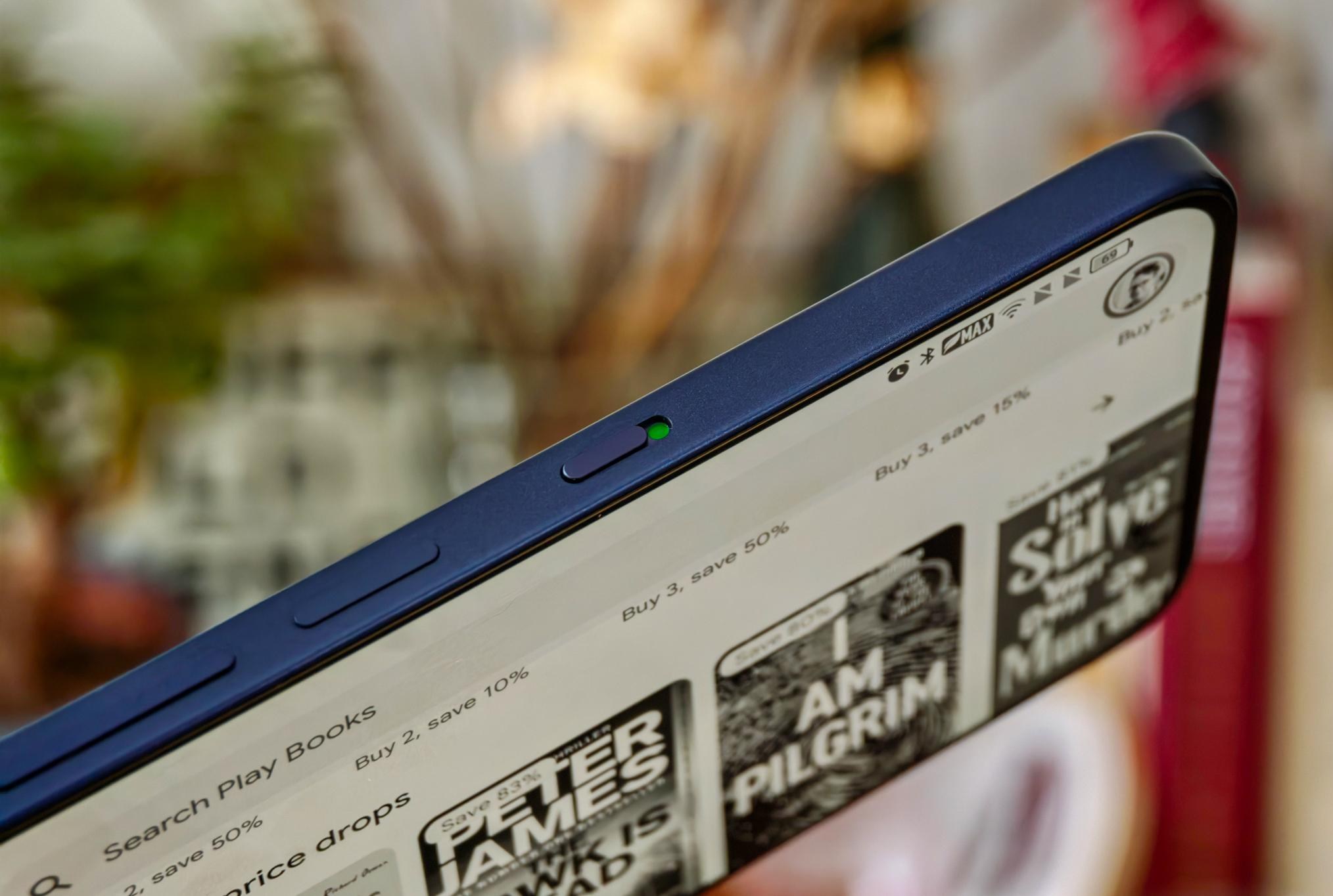 Chế độ Paper Mode làm nhạt màu màn hình, trừ các ứng dụng được miễn trừ