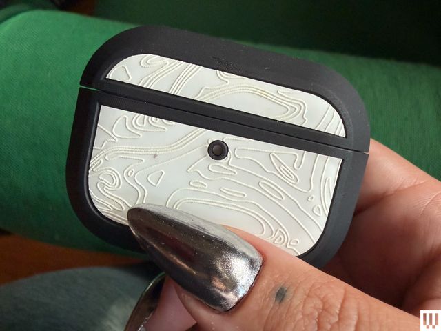 Ốp dbrand Grip Case cho AirPods