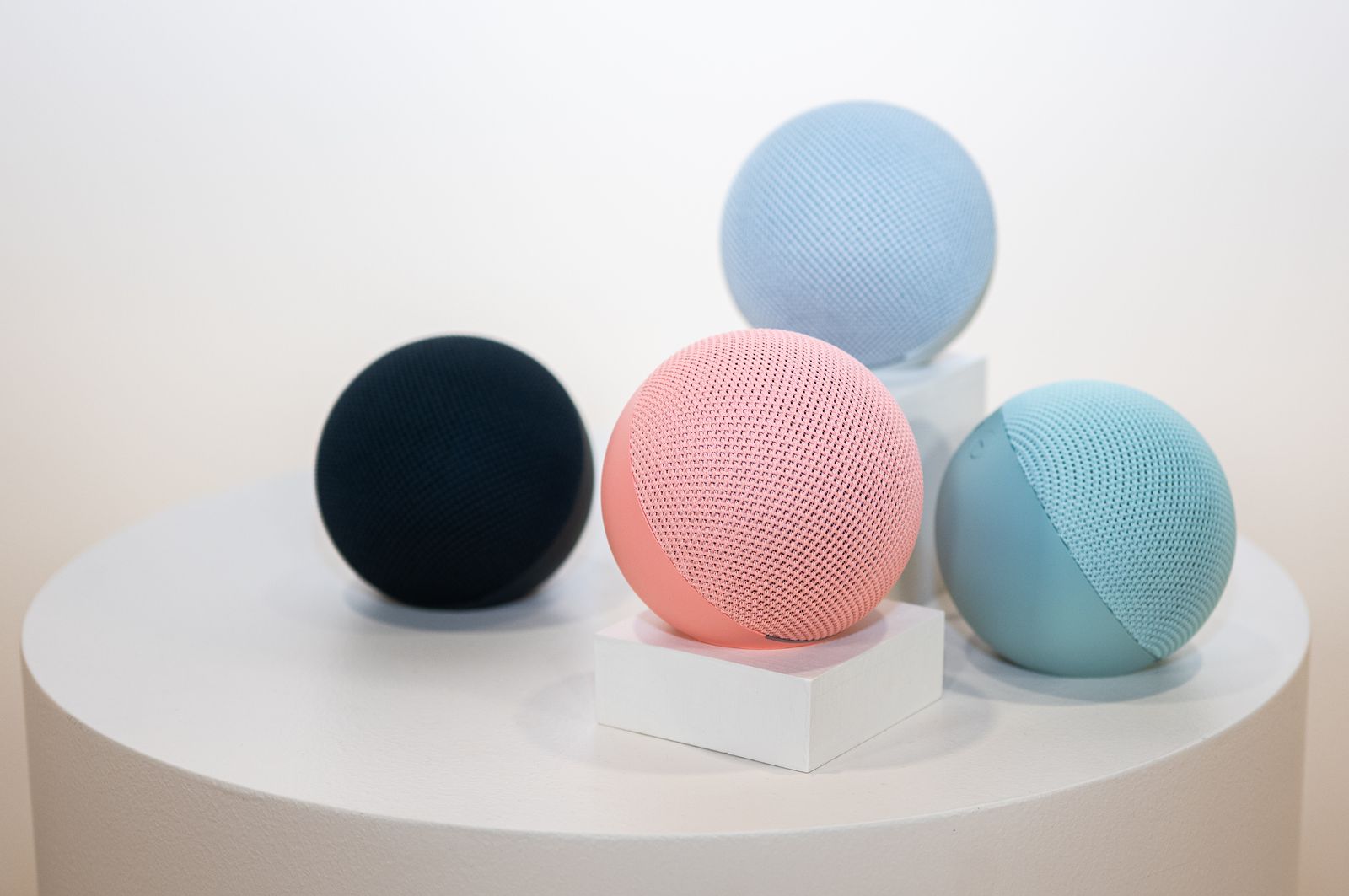 Echo Dot thế hệ mới với bốn màu sắc