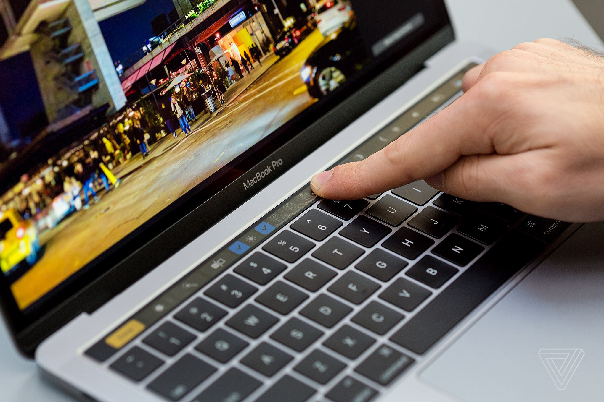 Touch Bar trên MacBook Pro