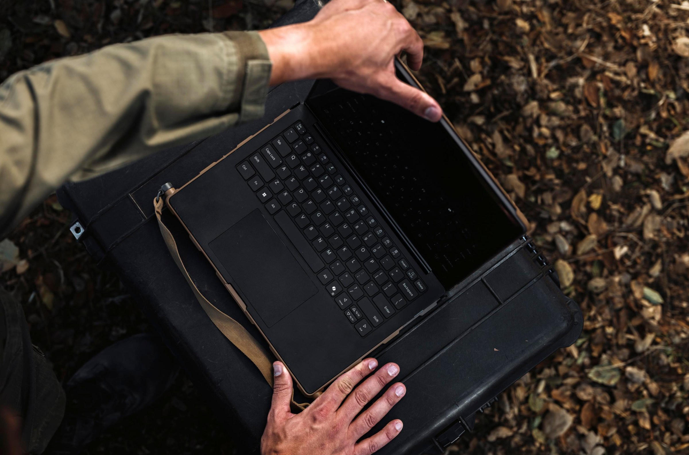 Mẫu laptop BlueChip nguyên mẫu của Anduril và Qualcomm